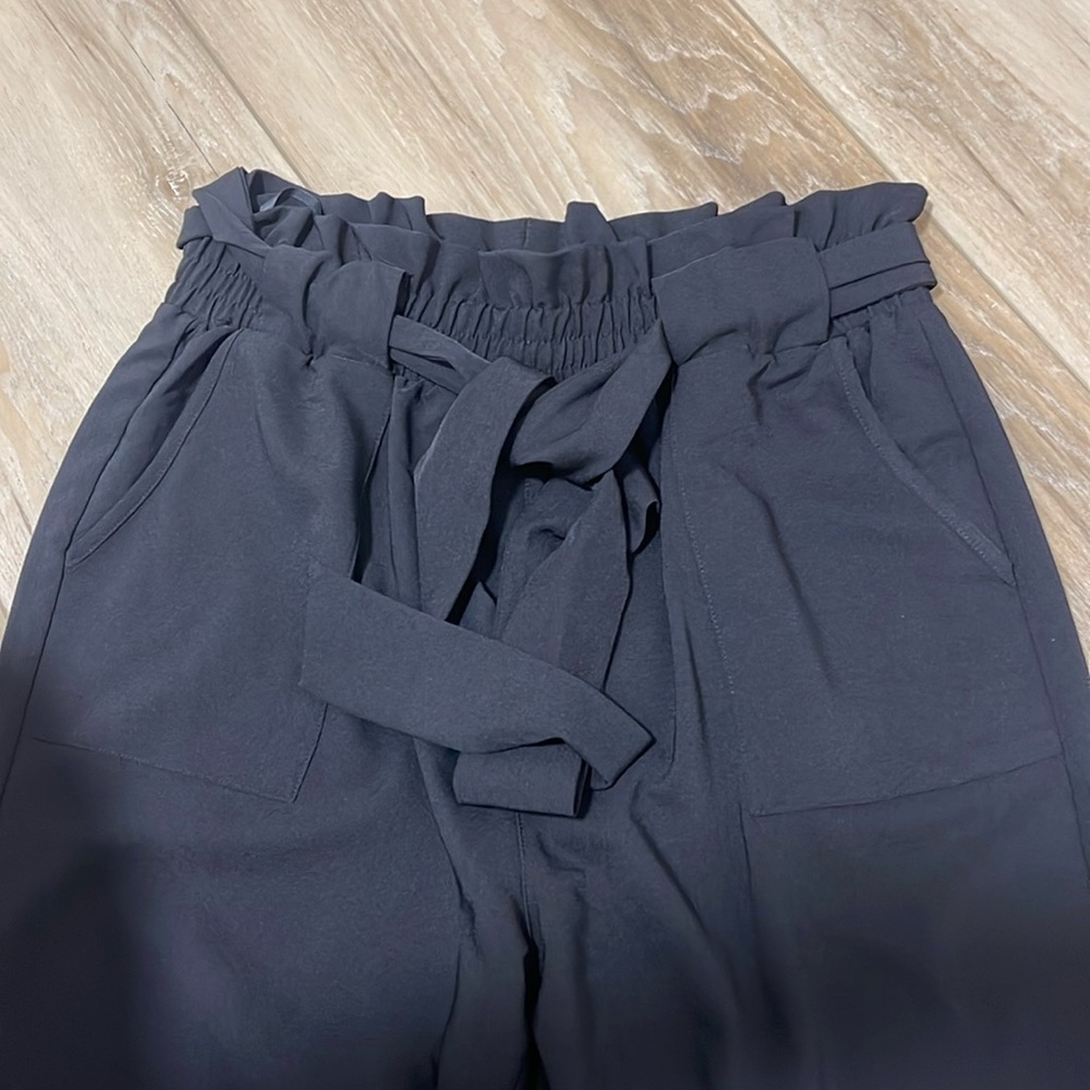 GRACE KARIN Women's Cropped Paper Bag Waist Pants with Pockets - Picture 3 of 4